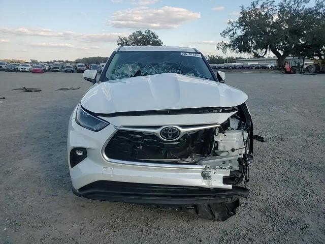 2021 Toyota Highlander - Image 12
