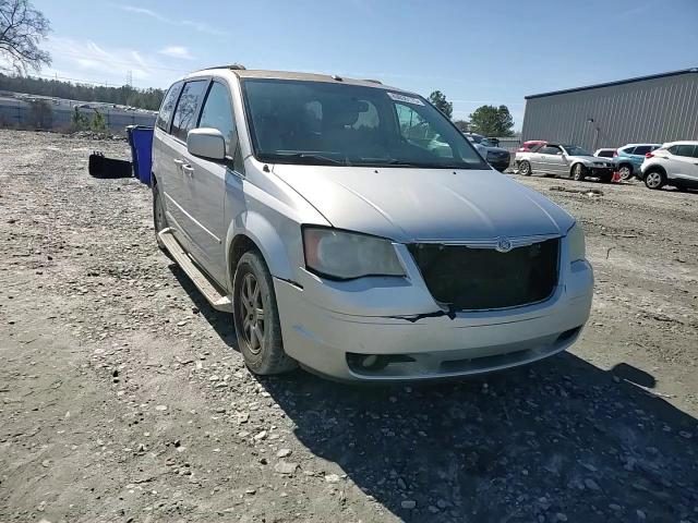 2010 Chrysler Town & Country - Image 11