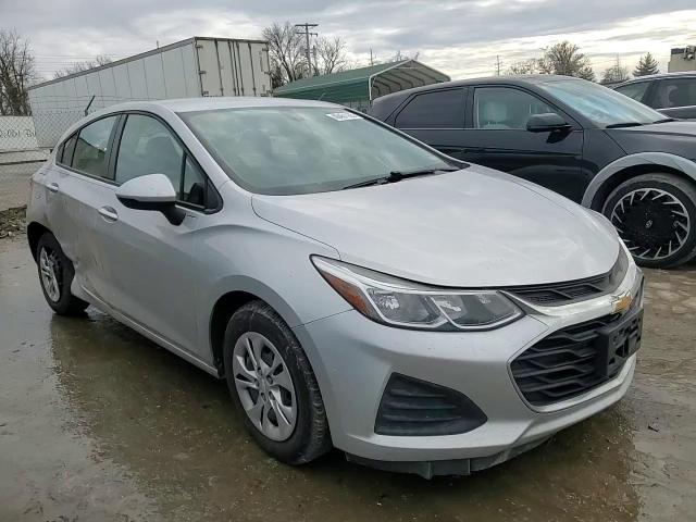 2019 Chevrolet Cruze - Image 10