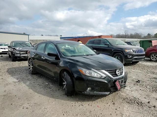 2017 Nissan Altima - Image 13
