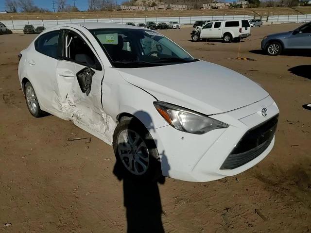 2017 Toyota Yaris - Image 11