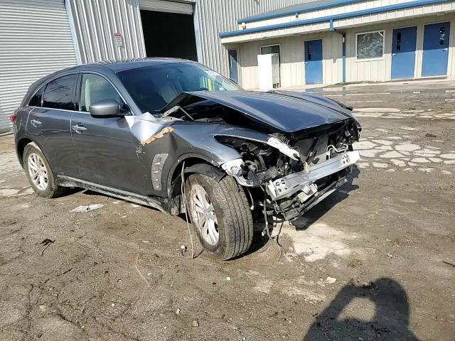 2017 Infiniti QX70 - Image 12