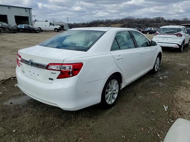 2014 Toyota Camry - Image 13