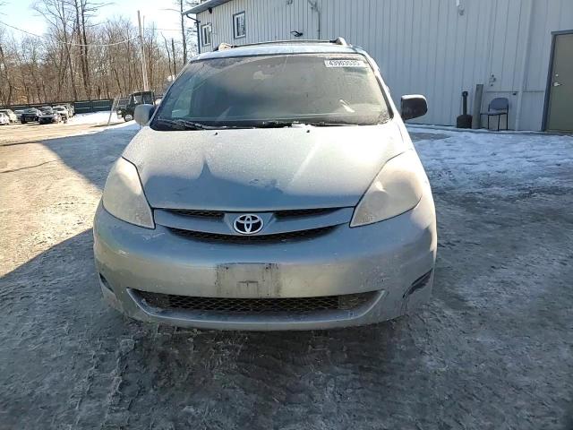 2009 Toyota Sienna - Image 12