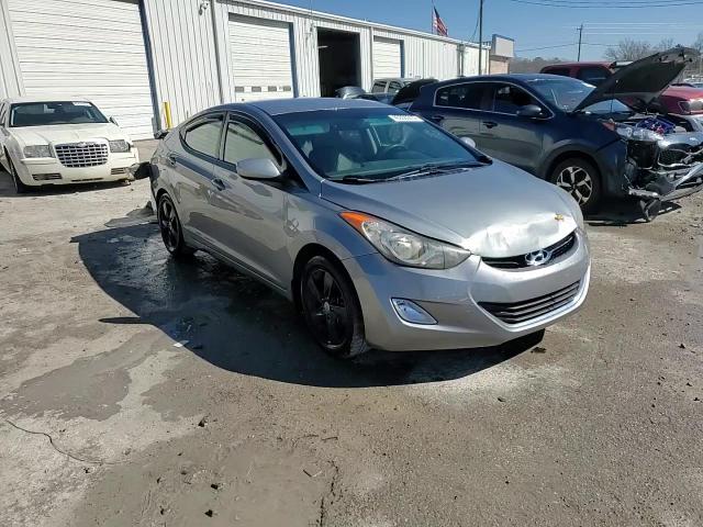 2013 Hyundai Elantra - Image 13