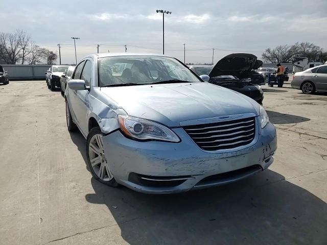 2013 Chrysler 200 - Image 11