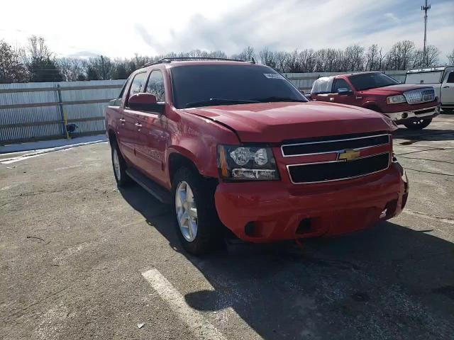 2011 Chevrolet Avalanche - Image 11