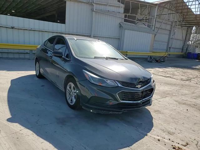 2018 Chevrolet Cruze - Image 10