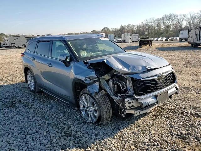 2020 Toyota Highlander - Image 12