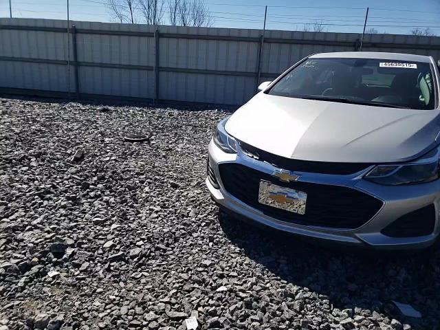 2019 Chevrolet Cruze - Image 10