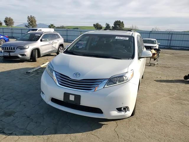 2015 Toyota Sienna - Image 10