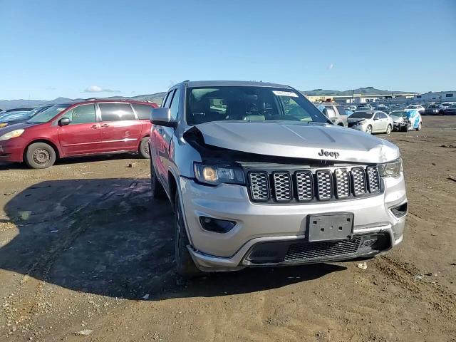 2017 Jeep Grand Cherokee - Image 12