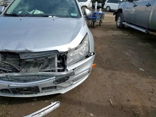 2016 Chevrolet Cruze - Image 11