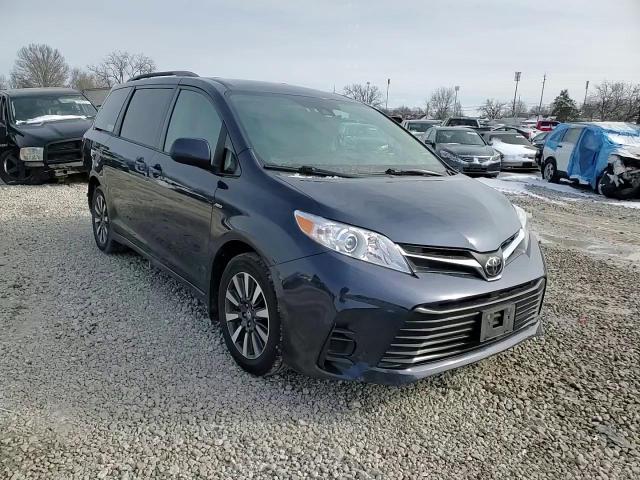 2019 Toyota Sienna - Image 12