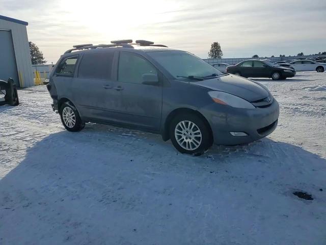 2007 Toyota Sienna - Image 11