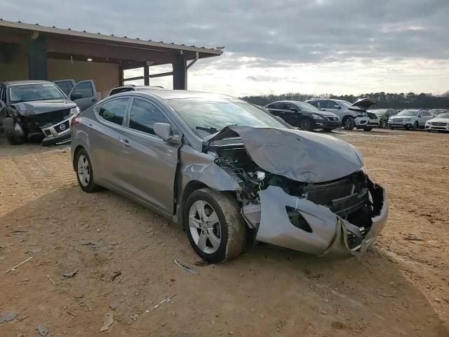 2013 Hyundai Elantra - Image 11