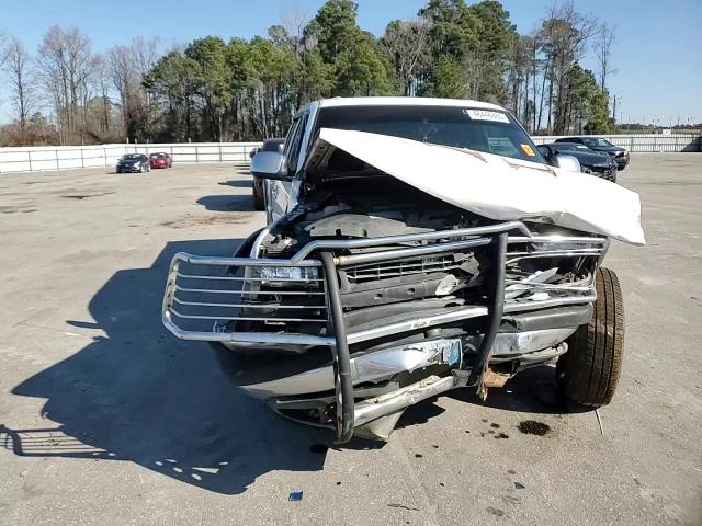 2002 Chevrolet Silverado - Image 11