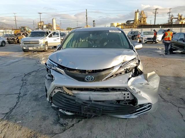 2022 Toyota Sienna - Image 11