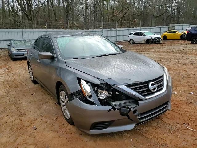 2018 Nissan Altima - Image 11