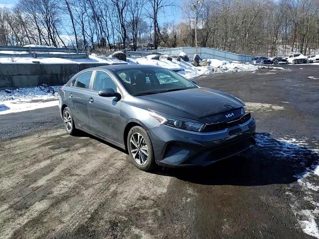 2023 Kia Forte - Image 11