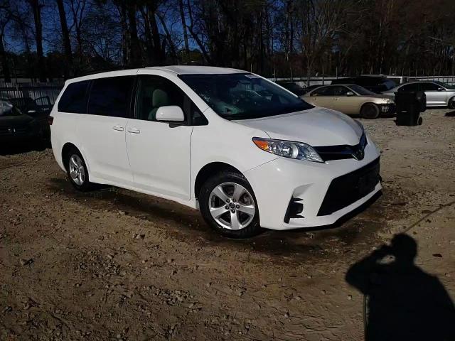 2019 Toyota Sienna - Image 14
