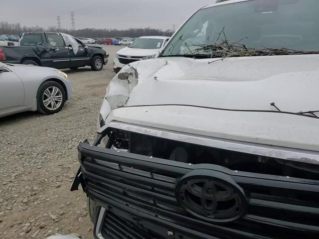 2018 Toyota Sequoia - Image 12