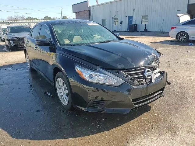 2016 Nissan Altima - Image 13