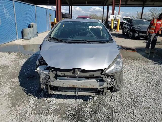 2015 Toyota Prius - Image 14