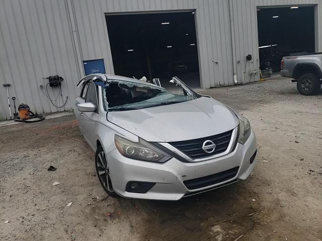 2016 Nissan Altima - Image 10