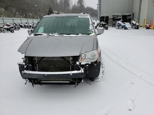 2017 Dodge Caravan - Image 12