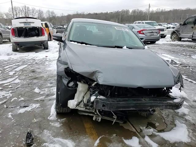 2015 Volkswagen Passat - Image 11