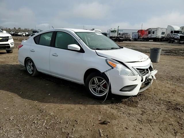 2019 Nissan Versa - Image 11