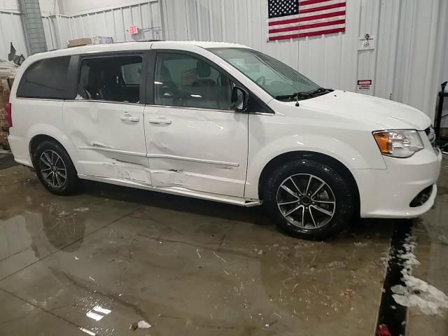 2017 Dodge Caravan - Image 14