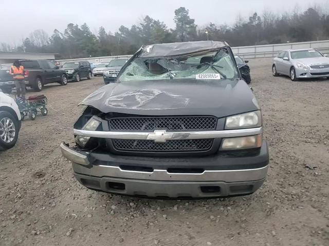 2005 Chevrolet Silverado - Image 11