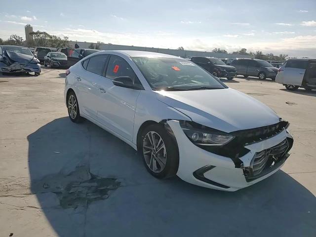 2017 Hyundai Elantra - Image 13