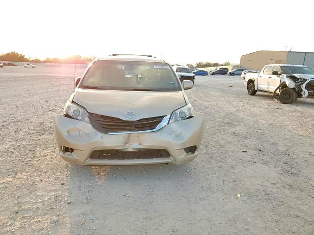 2011 Toyota Sienna - Image 12