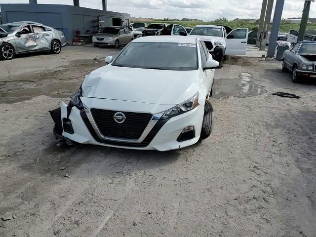 2020 Nissan Altima - Image 13