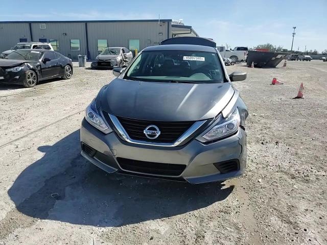 2017 Nissan Altima - Image 14