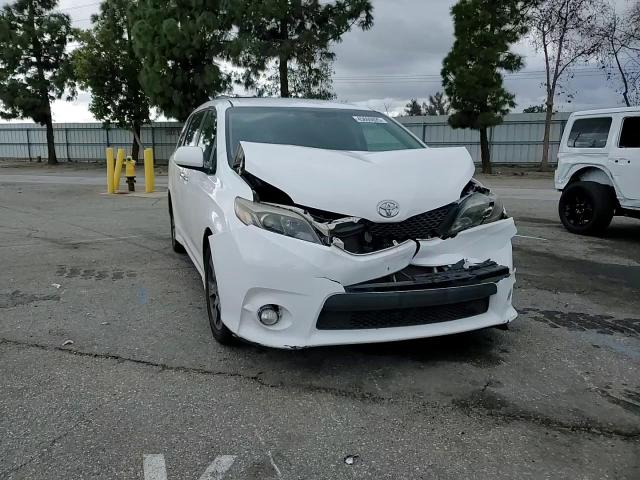2016 Toyota Sienna - Image 10