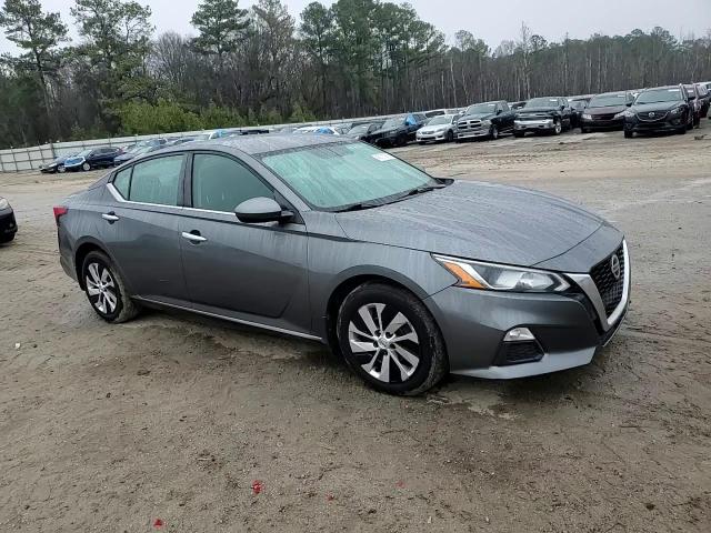 2020 Nissan Altima - Image 11