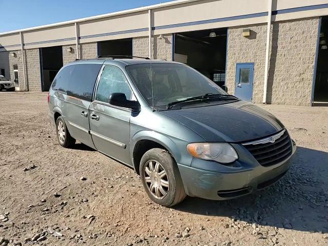 2005 Chrysler Town & Country - Image 12