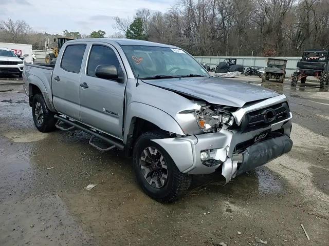 2015 Toyota Tacoma - Image 13
