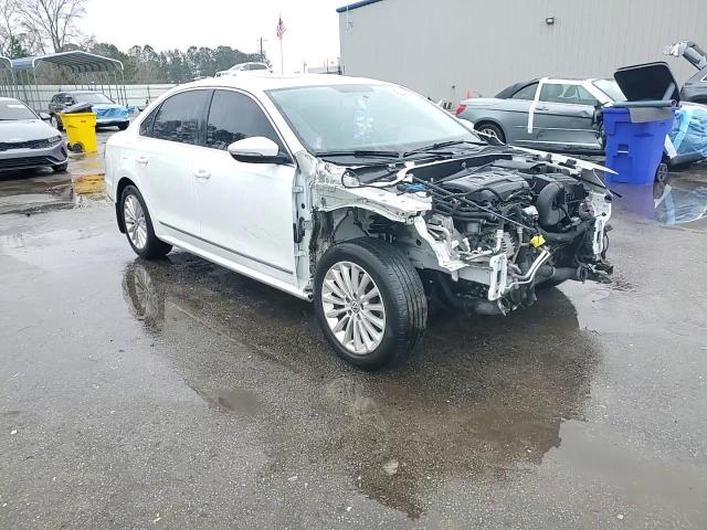 2017 Volkswagen Passat - Image 14