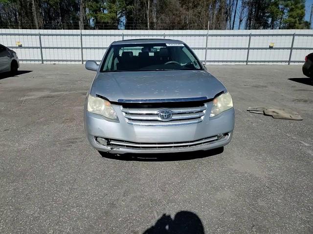 2005 Toyota Avalon - Image 11