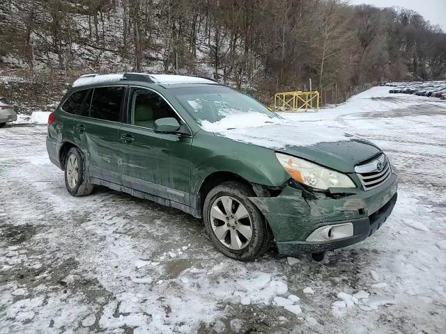 2010 Subaru Outback - Image 12