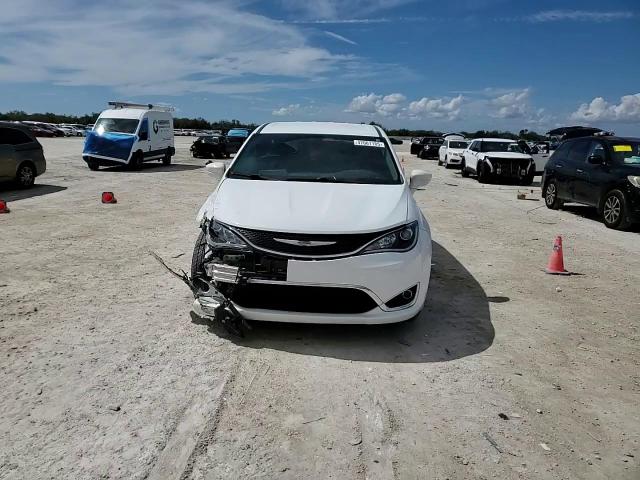 2020 Chrysler Pacifica - Image 11