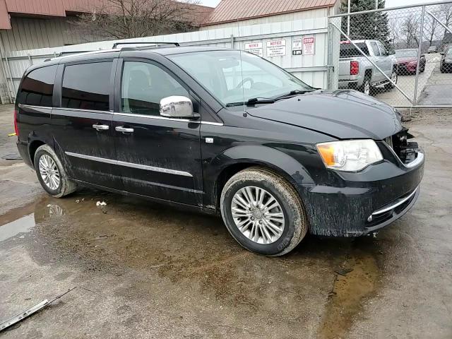 2014 Chrysler Town & Country - Image 11