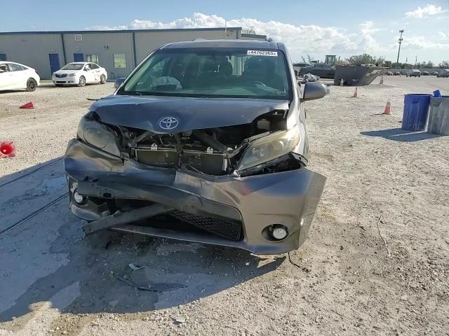2017 Toyota Sienna - Image 15