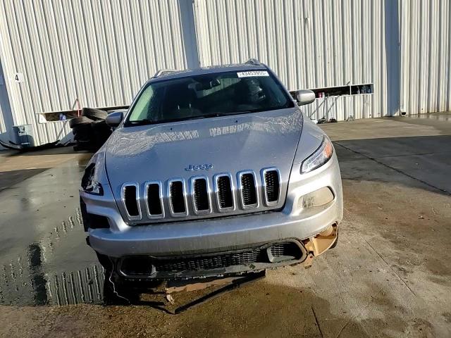 2017 Jeep Grand Cherokee - Image 11