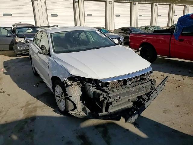2019 Volkswagen Jetta - Image 11